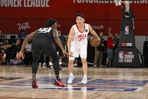 王子星：河村新賽季大概率還是在發(fā)展聯(lián)盟打球 斯瑪特防守還有油