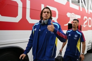 阿森納抵達(dá)新加坡開啟季前賽，將對(duì)陣AC米蘭和紐卡斯?fàn)? >
                                        </div>
                                    </div>
                                                                        <div   id=