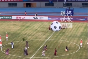 蘇超中場表演致敬水滸文化：梁山108將熱情登場，武松認(rèn)真打虎