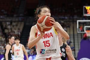 一柱擎天！韓旭上半場(chǎng)8中4得到8分4籃板2蓋帽