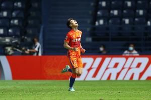 德轉(zhuǎn)顯示泰山22歲前鋒劉國(guó)寶租借亞泰，租借費(fèi)2.4萬(wàn)歐