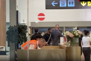 拉什福德今晨抵達(dá)巴塞羅那機(jī)場，球員將于周三正式亮相