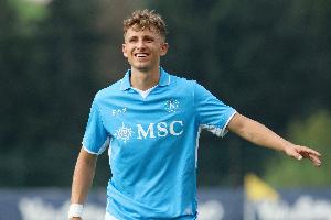 記者：沃爾夫斯堡與林德斯特倫達(dá)口頭協(xié)議，正與那不勒斯深入談判