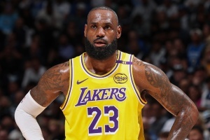 詹姆斯：NBA應(yīng)設(shè)立年度最佳進(jìn)攻球員獎(jiǎng) 就像NFL那樣