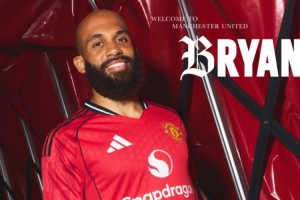 姆貝莫：首件球衣就是C羅曼聯(lián)球衣，崇拜梅羅、內(nèi)馬爾再到阿扎爾