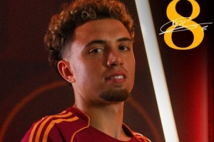 艾納維：我選擇8號球衣因?yàn)榕枷袷且聊顾?，希望在羅馬贏得冠軍
