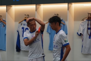 果斷！申花vs國安中場斯盧茨基迅速做出兩處換人，并變陣4411