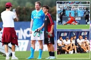 人氣很高！德布勞內(nèi)上演那不勒斯首秀，賽后多位對方球員找他合影