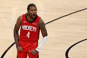 小時(shí)候的偶像是誰(shuí)？杰倫-格林：?jiǎn)痰?我會(huì)看他的高光集錦