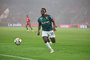 記者：盡管沙特報價誘人，但朗斯后衛(wèi)馬查多希望留隊競爭世界杯