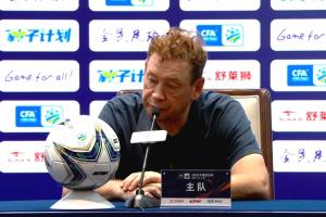 斯盧茨基：點(diǎn)球大戰(zhàn)有兩次機(jī)會(huì)能終結(jié)比賽 現(xiàn)在還沉浸在情緒當(dāng)中