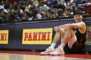 媒體人：籃協(xié)對(duì)楊瀚森處理值得肯定 讓他耗在這里沒(méi)有太大意義