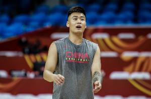 中國(guó)男籃今晚熱身賽大名單：趙睿&胡明軒&胡金秋領(lǐng)銜 徐杰不在列