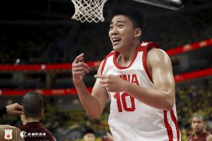 可圈可點！20歲王俊杰17分鐘7中3拿到8分4板 三分4中2