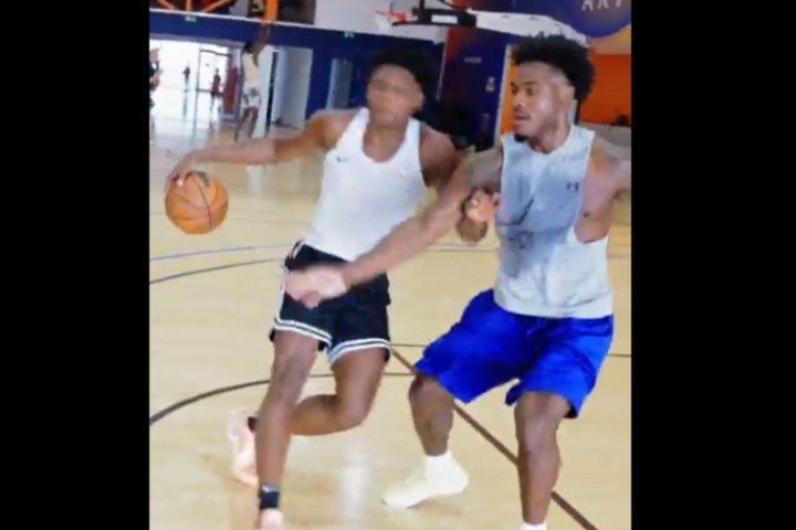 ??阿門VS戴維恩-米切爾美式單挑！阿門這進攻似乎變強了一些？