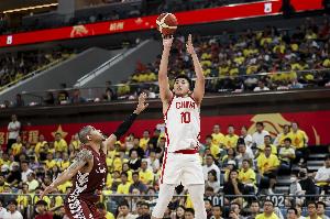 媒體人：王俊杰討喜之處在于打球扎實 這種球員多幾個男籃會更好