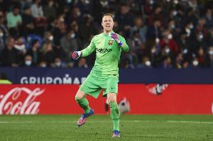 記者：特獅顯然在與巴薩較勁，巴薩無法正常注冊(cè)不是他的錯(cuò)