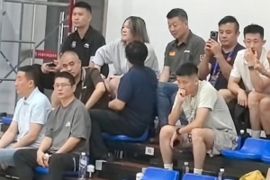 張云松、霍楠等多位球隊管理層人員觀戰(zhàn)CBA選秀訓(xùn)練營匯報賽