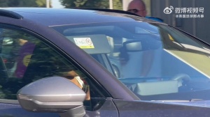 【入職提新車】拉什福德開著巴薩送的新款CUPRA抵達(dá)訓(xùn)練基地?