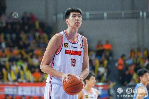 中國男籃官方：劉金雨和徐昕將于今日離隊 返回各自俱樂部