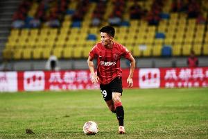 媒體人：甘超接近大禁區(qū)了國安竟無一人盯防 德爾加多破門太輕松