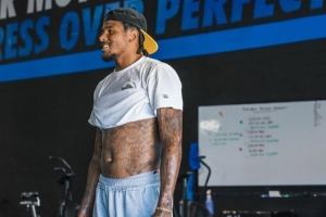 持續(xù)提升中??杰倫-格林曬出近期訓練照：做自己