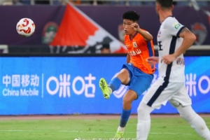 泰山將士們用拼搏的精神收獲了勝利的喜悅，我們一起勇往直前！