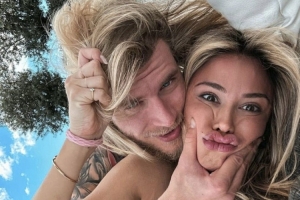 卡里烏斯：我不嫉妒妻子賺得比我多，收入最終都會存入共同賬戶