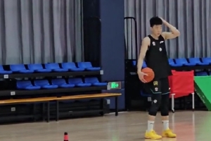 慢慢恢復(fù)！青島隊記曬段昂君訓(xùn)練視頻：受傷手還不能負重