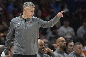 先下手為強(qiáng)！在尼克斯產(chǎn)生興趣之前公牛就已提出多諾萬(wàn)的續(xù)約合同