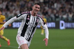 意媒：米蘭與DV9再次接觸，球員對米蘭的薪資合同持開放態(tài)度