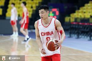 三分三連擊成亮點！高詩巖全場貢獻11分2板 但也有多達6次失誤