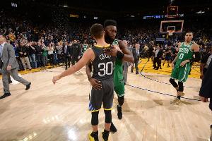 10億仍不夠！庫里稱因無股權(quán)而感到薪酬偏低！杰倫-布朗轉(zhuǎn)發(fā)支持