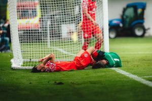 歸來將戴面具！美因茨官方：李在城熱身賽撞到門柱，雙側(cè)顴骨骨折