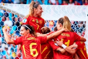 半場-西班牙女足1-0英格蘭女足 奧娜助攻馬里奧娜頭槌破門