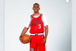 詹姆斯轉發(fā)保羅快船定妝照：太酷了！ 他滿臉幸福 祝賀@保羅??