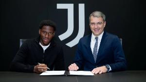 都體：戴維仍然沒有確定在尤文的球衣號(hào)，球迷猜測(cè)他在等DV9離隊(duì)