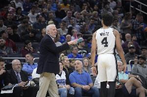 懷特：被交易時(shí)波波說“別擔(dān)心 我們不會(huì)坑你 我們送你去綠軍”