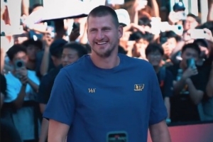 對約基奇的種種好奇，我?guī)痛蠹矣H自問了！一起來聽聽約老師怎么說