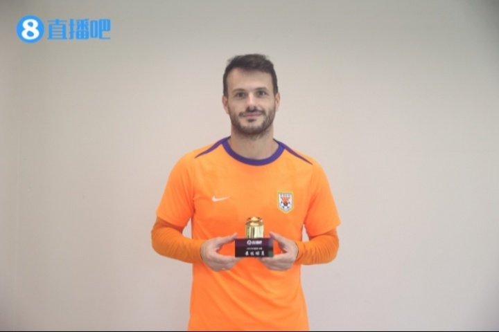 直播吧中超最佳|卡扎伊什維利領(lǐng)取獎(jiǎng)杯??看看他和小吧聊了什么