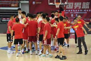 探長：中國男籃已順利抵達(dá)沙特吉達(dá) 完成了在當(dāng)?shù)氐氖滋糜?xùn)練課