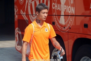 今天下午泰山隊(duì)啟程前往成都，準(zhǔn)備與成都蓉城隊(duì)的中超聯(lián)賽