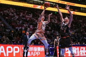 媒體人：籃球運(yùn)動(dòng)員真的沒(méi)幾個(gè)三年 而且還是在最最關(guān)鍵的漲球期