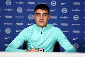 羅馬諾：多特就布納諾特的轉(zhuǎn)會(huì)正進(jìn)行談判，目前等待布萊頓的決定