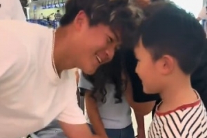 新征程開啟！劉凱源啟程前往西班牙，準(zhǔn)備赴黃潛梯隊(duì)報(bào)到