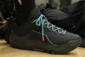 詹姆斯：我上腳的只是詹23的試穿版本 可能會(huì)泄露一款瘋狂的配色