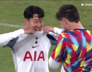 聊些啥呢？孫興慜和哈弗茨賽后長(zhǎng)時(shí)間交流，兩人均效力過(guò)藥廠