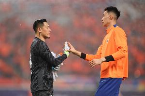 就此上位？王大雷再次染紅于金永臨危受命，40分鐘4次撲救難救主