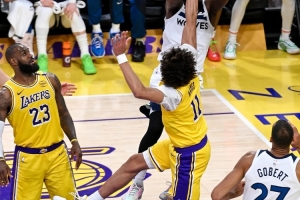 隊記：海斯市場一般 湖人簽他是給他&東契奇的共同經(jīng)紀人一個面子