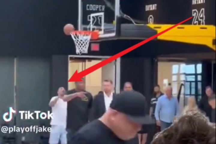 繃不住了??文森特出席東子發(fā)布會(huì) 在籃下空籃連打2鐵！